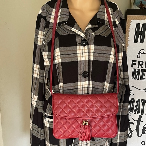 💕💕 Like New Red Quilted Crossbody Bag - Picture 1 of 5
